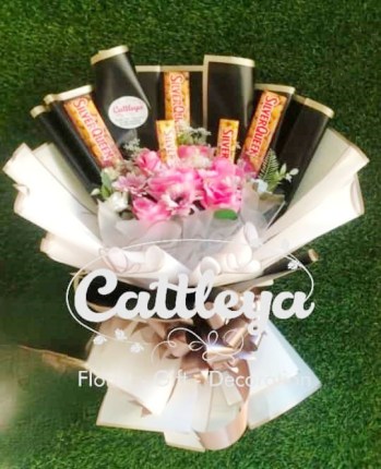 Buket Bunga dan Coklat Silverqueen