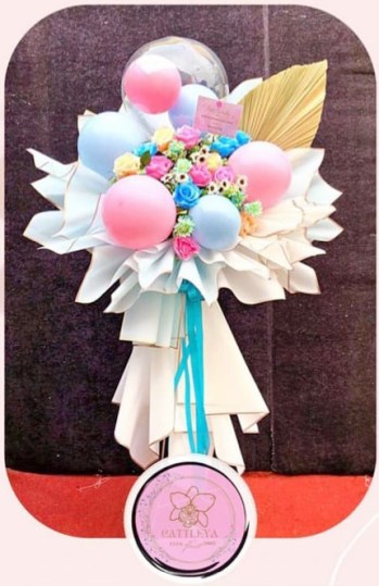 bunga standing artificial dan balon