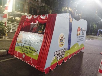 mobil hias pawai