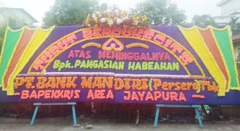 Papan Bunga Medan Gandeng Mahkota